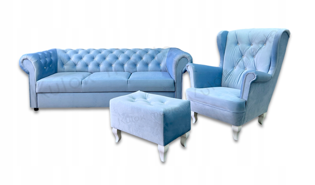 Niebieska sofa chesterfield, niebieski fotel uszak i niebieski podnóżek